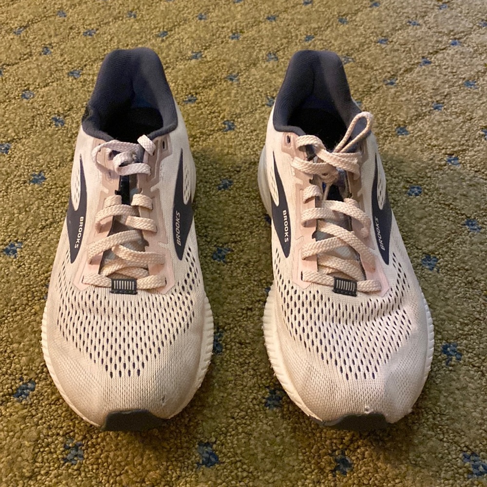 Brooks tennis shoes